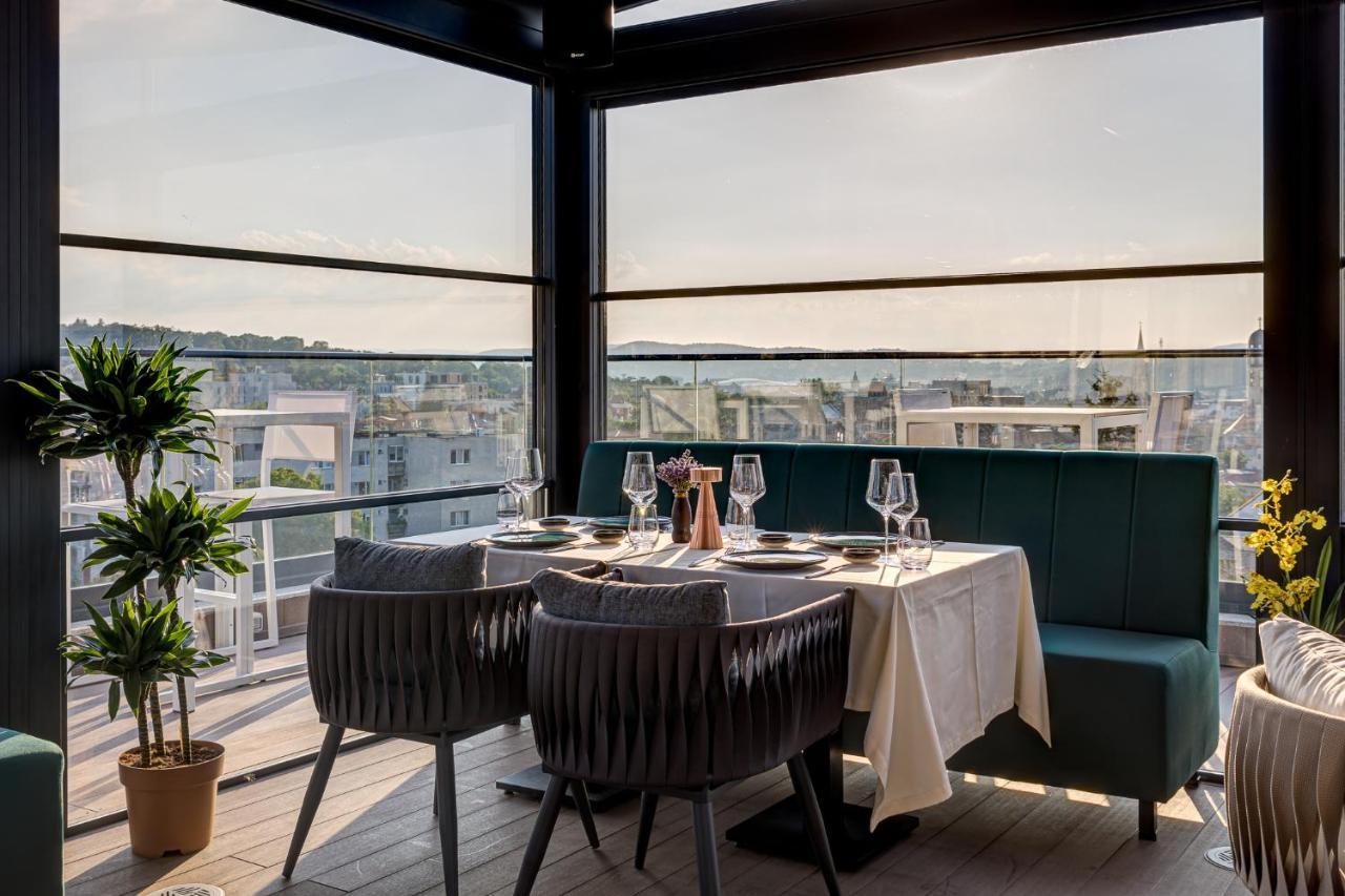 Hotel Vibre Cluj-Napoca Exterior foto Restaurant Sky