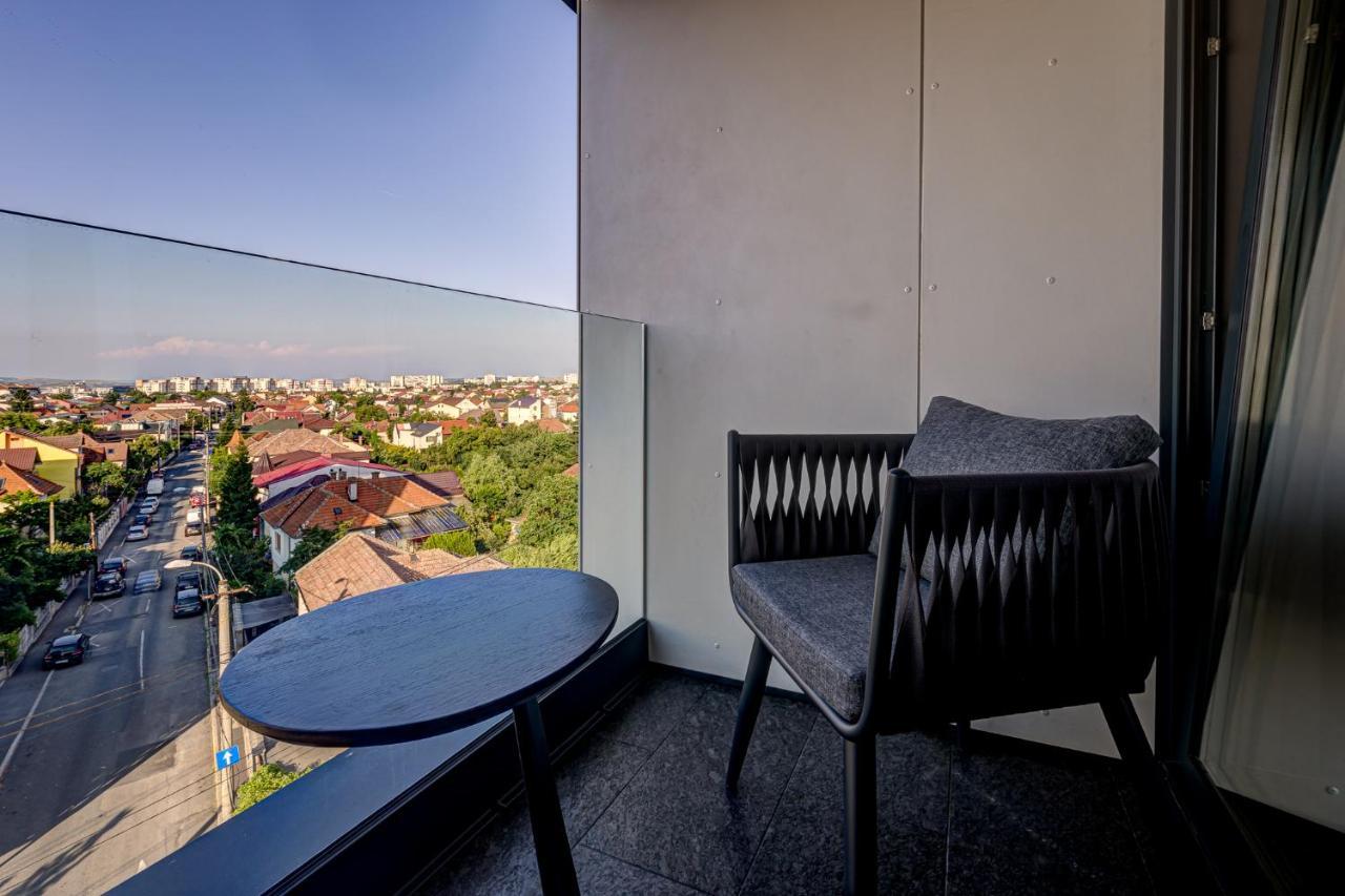 Hotel Vibre Cluj-Napoca Exterior foto A balcony in a hotel room
