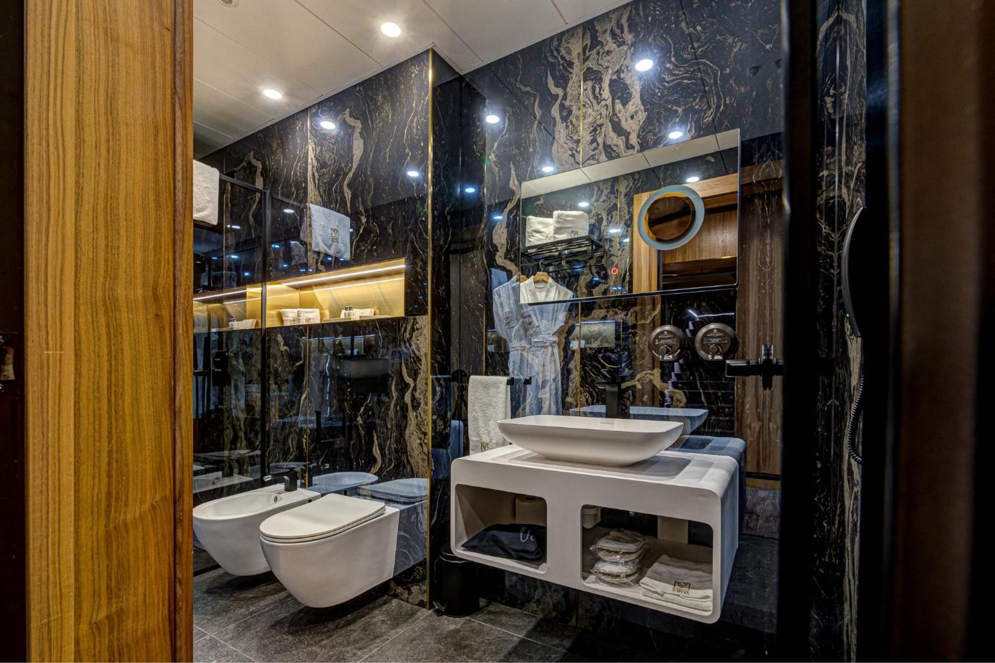 Hotel Vibre Cluj-Napoca Exterior foto Bathroom
