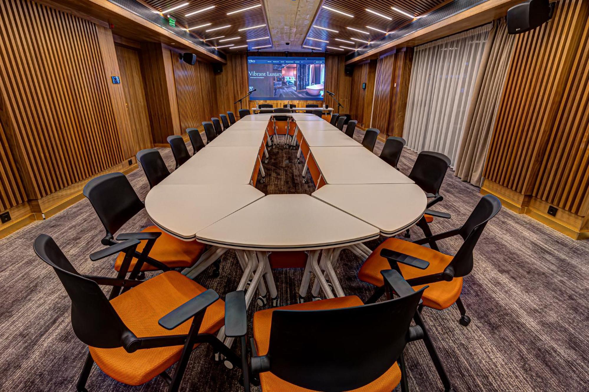 Hotel Vibre Cluj-Napoca Exterior foto The boardroom of the National University of Ireland, Galway